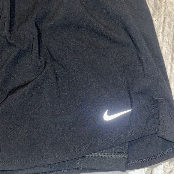 Nike Swift
Women's Dri-FIT Mid-Rise 2-in-1 Running Shorts - Picture 3 of 4